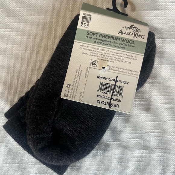NWT Grey Alaska Knits Women's Lightweight Wool Blend Ankle Socks - SZ 4-10 - Picture 2 of 2